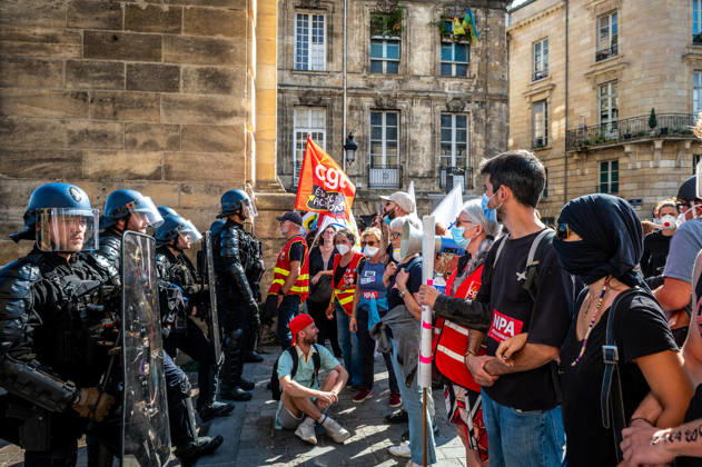 October 6, 2026, Bordeaux, Nouvelle-Aquitaine, France: On October 6, 2026, nearly 9,000 people march through Bordeaux. Initially called around social demands, the demonstration takes on a strong high school student character as large numbers of young people join. Bordeaux France - ZUMAh207 20261006_zip_h207_021 Copyright: xFabricexHebertx