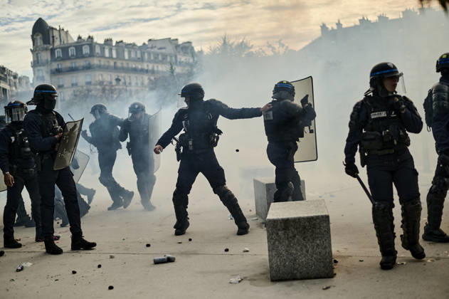 Tensions on the edge of the high school students protest in Paris, on October 6, 2026. - 06 10 2026 - France Ile-de-France (region) Paris -  AntoninxBuratx xLexPictorium LePictorium_0342099