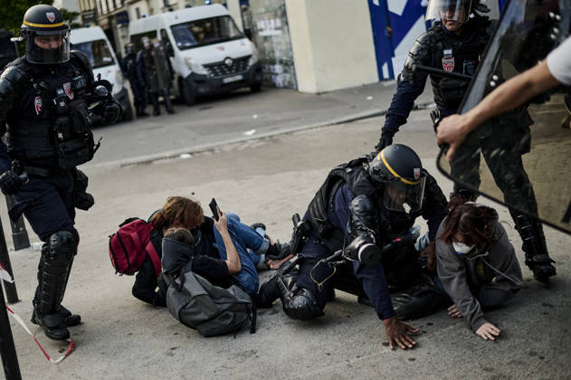 Tensions on the edge of the high school students protest in Paris, on October 6, 2026. - 06 10 2026 - France Ile-de-France (region) Paris -  AntoninxBuratx xLexPictorium LePictorium_0342105