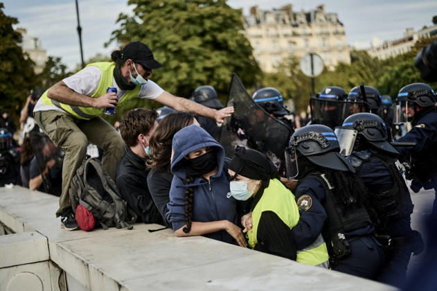 Tensions on the edge of the high school students protest in Paris, on October 6, 2026. - 06 10 2026 - France Ile-de-France (region) Paris -  AntoninxBuratx xLexPictorium LePictorium_0342107