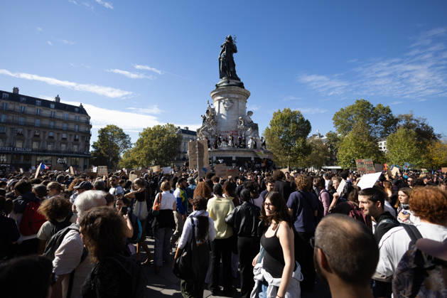 Student Demonstration - Paris RL Protesters on the place de la Republique hold signs as they take part in a demonstration as part of a nationwide day of actions called by high-school students, joined by unions and teachers, who for days have been demanding better learning conditions in protests punctuated by violent confrontations in Paris on October 6, 2026. Photo by Raphael Lafargue ABACAPRESS.COM Paris France  Copyright: xLafarguexRaphael ABACAx
