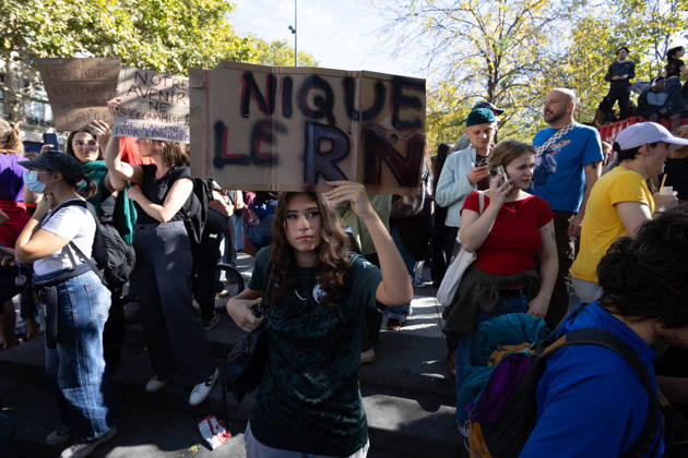 Student Demonstration - Paris RL Protesters hold sign fuck the RN as they take part in a demonstration as part of a nationwide day of actions called by high-school students, joined by unions and teachers, who for days have been demanding better learning conditions in protests punctuated by violent confrontations in Paris on October 6, 2026. Photo by Raphael Lafargue ABACAPRESS.COM Paris France  Copyright: xLafarguexRaphael ABACAx