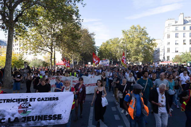 Student Demonstration - Paris RL Protesters hold signs demonstration as part of a nationwide day of actions called by high-school students, joined by unions and teachers, who for days have been demanding better learning conditions in protests punctuated by violent confrontations in Paris on October 6, 2026. Photo by Raphael Lafargue ABACAPRESS.COM Paris France  Copyright: xLafarguexRaphael ABACAx