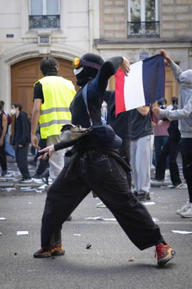 Student Demonstration - Paris RL Police forces and protesters clashes on the place de la nation on the sidelines of the students protest against the current state of public education, once again, on October 6, 2026, in Paris, France. They demand more resources for the national education system, and raise against the far right party - le Rassemblement National. Photo by Raphael Lafargue ABACAPRESS.COM Paris France Copyright: xLafarguexRaphael ABACAx