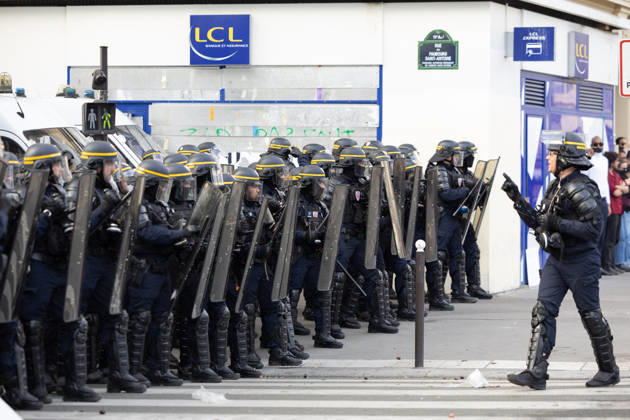 Student Demonstration - Paris RL Police forces on the place de la nation during the students protest against the current state of public education, once again, on October 6, 2026, in Paris, France. They demand more resources for the national education system, and raise against the far right party - le Rassemblement National. Photo by Raphael Lafargue ABACAPRESS.COM Paris France  Copyright: xLafarguexRaphael ABACAx