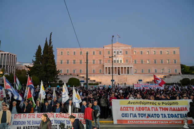 Protest against Marco Rubio™s visit in Athens Protesters hold banners and wave flags in front of the Greek Parliament during a demonstration against the visit of U.S. Secretary of State Marco Rubio in Athens. Athens Greece Copyright: xNicolasxKoutsokostasxNicolasxKoutsokostasx DSC_202610060075