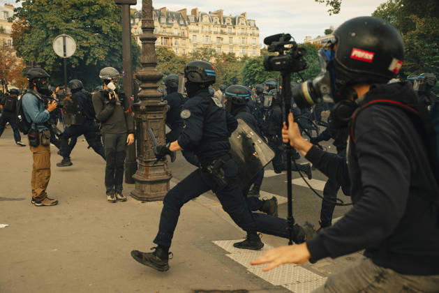 Paris Students Protest Education Conditions A demonstrator lunges forward as photographers and riot police gather nearby in Paris, France, on October 6, 2026. France s Interior Ministry said 256,000 people marched nationwide, including 56,000 in Paris, during the student-led day of action over school conditions. High school students called for more education funding and staff, smaller classes and improved facilities, with teachers, parents and unions joining demonstrations. Paris Ile de France France Copyright: xDavoodxMaeilix