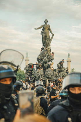 Paris Students Protest Education Conditions Riot police gather beneath the Triomphe de la Republique monument at Place de la Nation in Paris, France, on October 6, 2026. France s Interior Ministry said 256,000 people marched nationwide, including 56,000 in Paris, during the student-led day of action over school conditions. High school students called for more education funding and staff, smaller classes and improved facilities, with teachers, parents and unions joining demonstrations. Paris Ile de France France Copyright: xDavoodxMaeilix