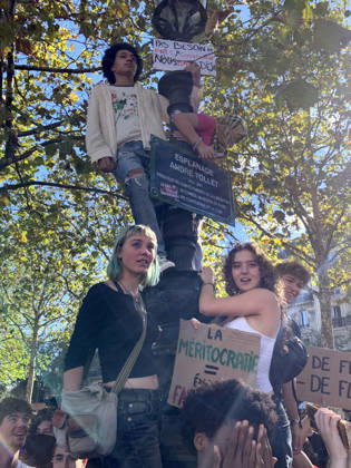 High school students hold placards as they demonstrate in the streets of Paris on Tuesday, October 6, 2026. Hundreds of thousands of students and their supporters took part in nationwide protests across France today to protest school conditions.  PAR20261006111 MAYAxVIDON-WHITE