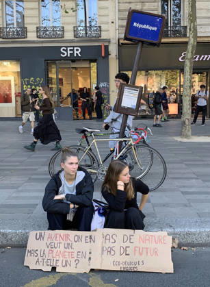 High school students hold placards as they demonstrate in the streets of Paris on Tuesday, October 6, 2026. Hundreds of thousands of students and their supporters took part in nationwide protests across France today to protest school conditions.  PAR20261006112 MAYAxVIDON-WHITE