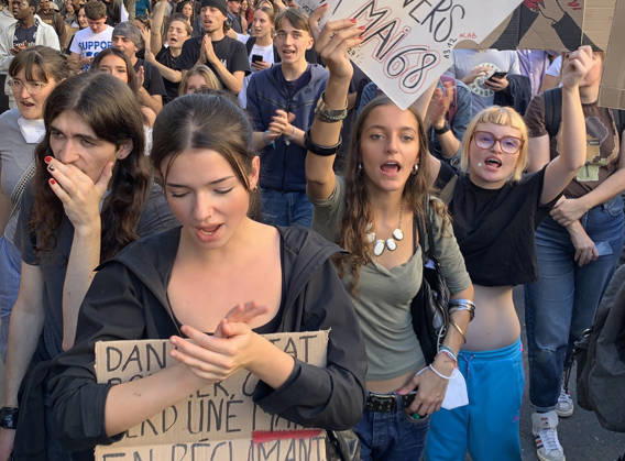 High school students hold placards as they demonstrate in the streets of Paris on Tuesday, October 6, 2026. Hundreds of thousands of students and their supporters took part in nationwide protests across France today to protest school conditions.  PAR20261006116 MAYAxVIDON-WHITE