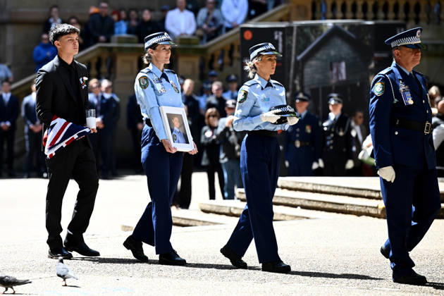 MIA LAY FUNERAL, NSW Police officers carry the hat and a portrait of Mia Lay, during the funeral service for NSW Police Constable Mia Lay at St Andrew s Cathedral, in Sydney, Wednesday, October 7, 2026. Constable Mia Lay, 20, died when the marked vehicle she was a passenger in crashed into a tree early on September 25 in the Sydney suburb of Redfern. ( NO ARCHIVING SYDNEY NEW SOUTH WALES Australia  Copyright: xDANxHIMBRECHTSx 20261007169105393918