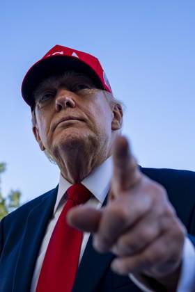 United States President Donald J Trump speaks with reporters on the South Lawn of the White House in Washington, DC, USA, as he returns to the White House from speaking in Baltimore, Maryland on Tuesday, October 6, 2026. Copyright: xBonniexCashx xPoolxviaxCNPx MediaPunchx