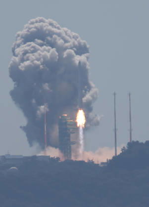 Nuri space rocket launch Nuri space rocket launch South Korea s homegrown space rocket Nuri lifts off from Naro Space Center in Goheung, South Jeolla-Gwangju Province, southwestern South Korea, on Oct. 7, 2026, as South Korea launches the rocket on its fifth flight to place into orbit 15 satellites, including five that will form part of the country s first domestically launched microsatellite constellation. (Yonhap) 2026-10-07 12:35:05 <Copyright ¨Ï 1980-2026 YONHAPNEWS AGENCY. .> ¿ ¼ö½Ã Àü¶ó³²µµ EDITORIAL USE ONLY  Copyright: xx space ???x yonphotos257469