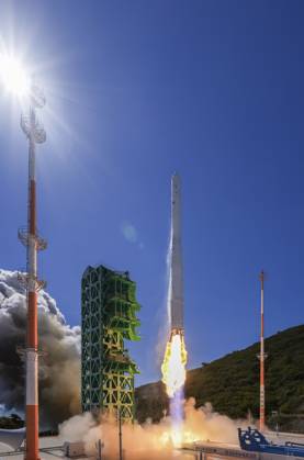 October 7, 2026, Goheung, South Jeolla, SOUTH KOREA: Oct 7, 2026-Goheung, South Korea-South Korea s Nuri space rocket lifts off from the Naro Space Center in Goheung, about 400 kilometers south of Seoul, on Oct. 7, 2026. South Korea launched its homegrown Nuri rocket Wednesday on its fifth flight, placing 15 satellites into orbit, including five that will form part of the country s first domestically launched microsatellite constellation. Goheung SOUTH KOREA - ZUMAs168 20261007_zih_s168_009 Copyright: xKoreaxAerospacexAdministrationx