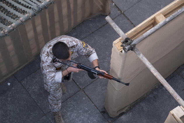 Urban Warfare Training For Iran s Female Self-sacrificing Forces An Islamic Revolutionary Guard Corps (IRGC) serviceman holds an AK-47 rifle during urban warfare training for Iran s female self-sacrificing forces at a city-square military training camp in southern Tehran, Iran, on October 6, 2026, amid rising tensions between Iran and the United States. Tehran Tehran Iran  Copyright: xMortezaxNikoubazlx originalFilename: nikoubazl-urbanwar261006_npCI4.jpg