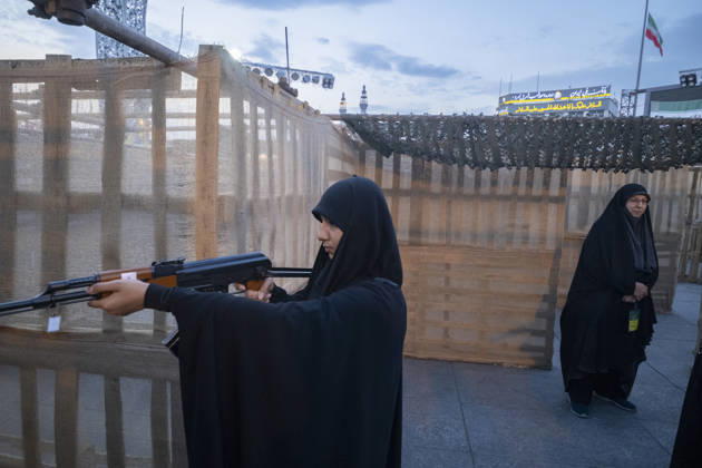 Urban Warfare Training For Iran s Female Self-sacrificing Forces A member of Iran s female self-sacrificing forces holds an AK-47 rifle as she takes part in urban warfare training at a city-square military training camp in southern Tehran, Iran, on October 6, 2026, amid rising tensions between Iran and the United States. Tehran Tehran Iran  Copyright: xMortezaxNikoubazlx originalFilename: nikoubazl-urbanwar261006_npcid.jpg