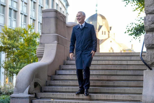Statsbudsjett 2027 Oslo 20261007. Finansminister Jens Stoltenberg (Ap) gar fra finansdepartementet til Stortinget for fremleggelsen av statsbudsjettet for 2027. Foto: Fredrik Varfjell NTB Oslo Norge 6SII1fEOrB8 EDITORIAL USE ONLY Ref:_POL6SII1fEOrB8.jpg Copyright: xFredrikxVarfjellxx xNTBx
