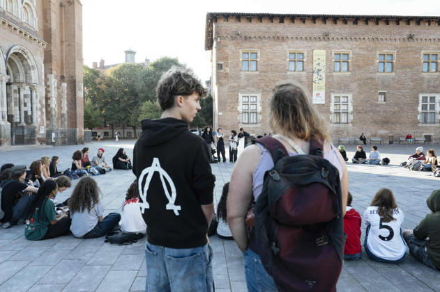 High School And University Student Protest - Toulouse St Sernin secondary school pupils general assembly before setting off for the demonstration. Protests by secondary school pupils and students calling for improvements to their living and learning conditions, supported by the trade unions CGT, FO, FSU and Solidaires. France, Toulouse, 6 October 2026. Photo by Patricia Huchot-Boissier AbacaPress.com. Toulouse OCCITANIE France  Copyright: xHuchot-BoissierxPatricia ABACAx
