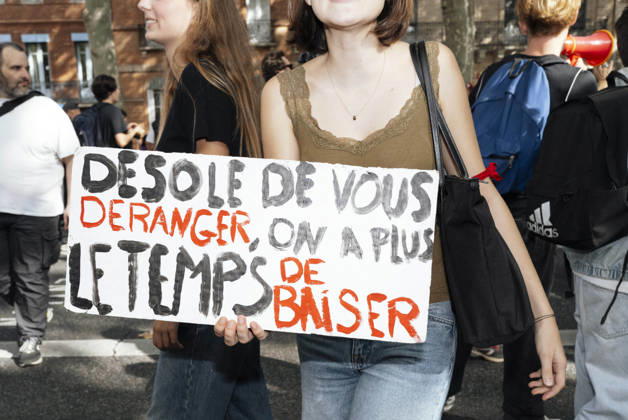 High School And University Student Protest - Toulouse A placard - Sorry to bother you, we don t have time to have sex anymore. Protests by secondary school pupils and students calling for improvements to their living and learning conditions, supported by the trade unions CGT, FO, FSU and Solidaires. France, Toulouse, 6 October 2026. Photo by Patricia Huchot-Boissier AbacaPress.com. Toulouse OCCITANIE France  Copyright: xHuchot-BoissierxPatricia ABACAx