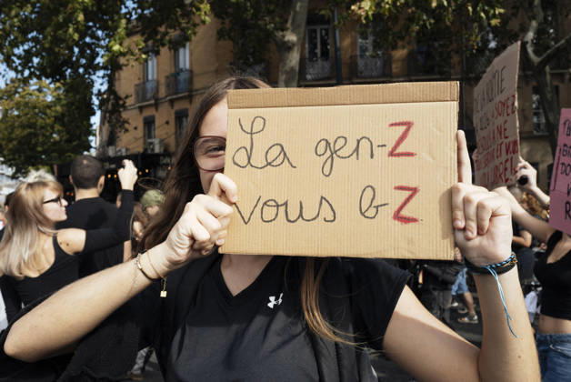 High School And University Student Protest - Toulouse A protester holding a placard – La Gen-Z vous bZ. Protests by secondary school pupils and students calling for improvements to their living and learning conditions, supported by the trade unions CGT, FO, FSU and Solidaires. France, Toulouse, 6 October 2026. Photo by Patricia Huchot-Boissier AbacaPress.com. Toulouse OCCITANIE France  Copyright: xHuchot-BoissierxPatricia ABACAx