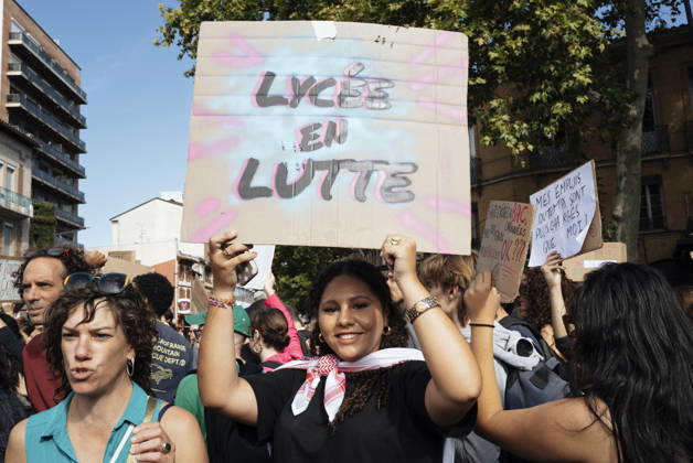 High School And University Student Protest - Toulouse A protester holding a placard – School in Struggle. Protests by secondary school pupils and students calling for improvements to their living and learning conditions, supported by the trade unions CGT, FO, FSU and Solidaires. France, Toulouse, 6 October 2026. Photo by Patricia Huchot-Boissier AbacaPress.com. Toulouse OCCITANIE France  Copyright: xHuchot-BoissierxPatricia ABACAx