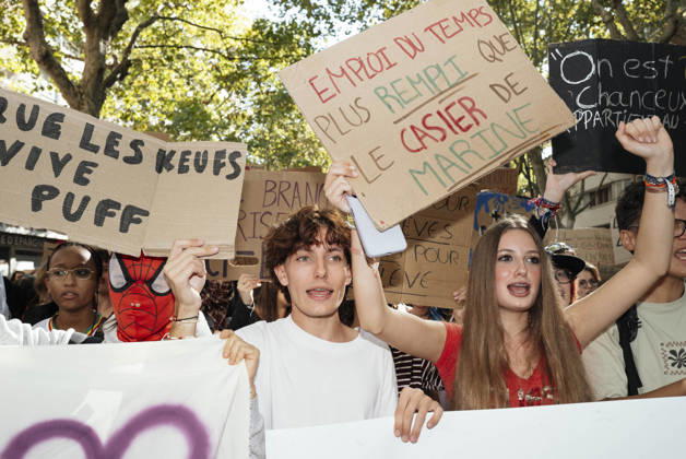 High School And University Student Protest - Toulouse High school pupils holding placards – A timetable busier than Marine s locker – Fuck the cops, long live the stoners. Protests by secondary school pupils and students calling for improvements to their living and learning conditions, supported by the trade unions CGT, FO, FSU and Solidaires. France, Toulouse, 6 October 2026. Photo by Patricia Huchot-Boissier AbacaPress.com. Toulouse OCCITANIE France  Copyright: xHuchot-BoissierxPatricia ABACAx