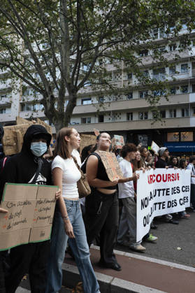 High School And University Student Protest - Toulouse The procession moves forward. Protests by secondary school pupils and students calling for improvements to their living and learning conditions, supported by the trade unions CGT, FO, FSU and Solidaires. France, Toulouse, 6 October 2026. Photo by Patricia Huchot-Boissier AbacaPress.com. Toulouse OCCITANIE France  Copyright: xHuchot-BoissierxPatricia ABACAx