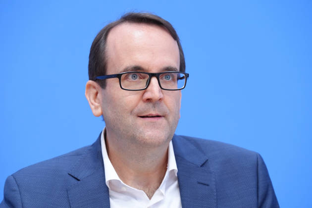 Bundespressekonferenz, Vorstellung der Studie zur Sicherheit von Kuenstlicher Intelligenz in der deutschen Wirtschaft Thomas Caspers im Portrait bei der Vorstellung der Studie zur Sicherheit von Kuenstlicher Intelligenz in der deutschen Wirtschaft. Risiken, KI-Sicherheitsvorfaelle und Schutzmaßnahmen in der Bundespressekonferenz, Berlin, 07.10.2026 Berlin Berlin Deutschland