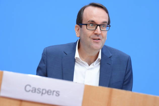 Bundespressekonferenz, Vorstellung der Studie zur Sicherheit von Kuenstlicher Intelligenz in der deutschen Wirtschaft Thomas Caspers im Portrait bei der Vorstellung der Studie zur Sicherheit von Kuenstlicher Intelligenz in der deutschen Wirtschaft. Risiken, KI-Sicherheitsvorfaelle und Schutzmaßnahmen in der Bundespressekonferenz, Berlin, 07.10.2026 Berlin Berlin Deutschland
