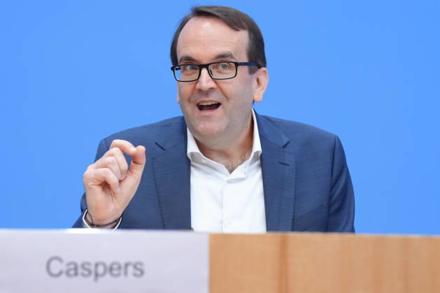 Bundespressekonferenz, Vorstellung der Studie zur Sicherheit von Kuenstlicher Intelligenz in der deutschen Wirtschaft Thomas Caspers im Portrait bei der Vorstellung der Studie zur Sicherheit von Kuenstlicher Intelligenz in der deutschen Wirtschaft. Risiken, KI-Sicherheitsvorfaelle und Schutzmaßnahmen in der Bundespressekonferenz, Berlin, 07.10.2026 Berlin Berlin Deutschland