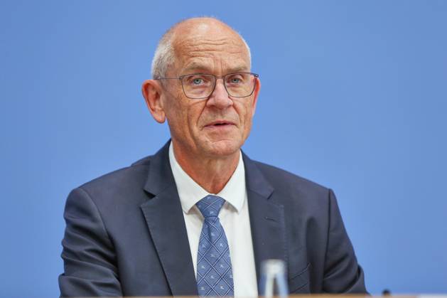 Berlin, Deutschland, 07.10.2026: Bundespressekonferenz: Studie zur Sicherheit von Künstlicher Intelligenz in der deutschen Wirtschaft. Risiken ? KI-Sicherheitsvorfälle ? Schutzmaßnahmen: Dirk Stenkamp, Präsident TÜV-Verband e.V. Copyright: xdtsxNachrichtenagenturx dts_137489