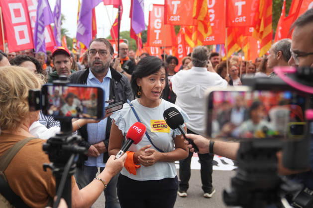 UGT and CCOO Call for a Strike in Social Services in Catalonia The general secretary of CCOO in Catalonia, Belén López, speaks to the media during a demonstration in support of social services on October 7, 2026, in Barcelona, Catalonia, Spain. UGT and CCOO have called a strike in Catalonia’s social services sector to demand improvements in working conditions and equal pay between the private and public sectors. OCTOBER 7, 2026. Barcelona, Catalonia. Barcelona, Catalonia, Spain Copyright: xDavidxZorrakinox 7825790