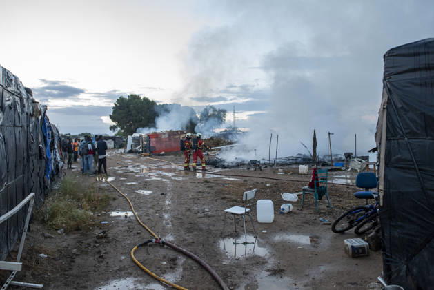A fire in a shantytown in Albacete affects several shacks. Several firefighters are working to extinguish the fire, as of October 7, 2026, in Albacete, Castilla-La Mancha, Spain. A fire in the settlement along the Carretera de las Penas has prompted the Albacete Fire Department to respond; they are working to extinguish the blaze and prevent it from spreading. October 7, 2026. Víctor Ferná, Albacete, Castile-La Mancha, Albacete, Castile-La Mancha, Spain Copyright: xVictorxFernandezx 7825818