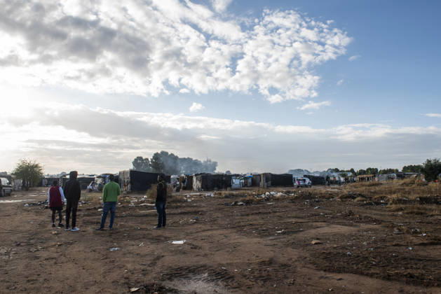 A fire in a shantytown in Albacete affects several shacks. Several people are working amid the fire’s aftermath on October 7, 2026, in Albacete, Castilla-La Mancha, Spain. A fire in the settlement along the Carretera de las Penas has mobilized the Albacete Fire Department, which is working to extinguish the blaze and prevent it from spreading. October 7, 2026. Víctor Ferná, Albacete, Castile-La Mancha, Albacete, Castile-La Mancha, Spain Copyright: xVictorxFernandezx 7825833