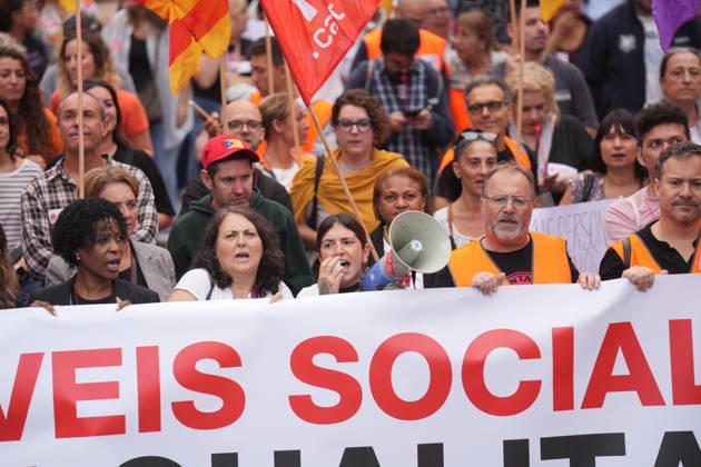 UGT and CCOO Call for a Strike in Social Services in Catalonia During a Demonstration in Support of Social Services, on October 7, 2026, in Barcelona, Catalonia, Spain. UGT and CCOO have called a strike in Catalonia’s social services sector to demand improvements in working conditions and equal pay between the private and public sectors. OCTOBER 7, 2026, Barcelona, Catalonia, Spain  Copyright: xDavidxZorrakinox 7825877