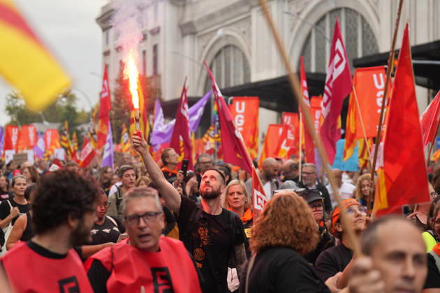 UGT and CCOO Call for a Strike in Social Services in Catalonia During a Demonstration in Support of Social Services, on October 7, 2026, in Barcelona, Catalonia, Spain. UGT and CCOO have called a strike in Catalonia’s social services sector to demand improvements in working conditions and equal pay between the private and public sectors. OCTOBER 7, 2026, Barcelona, Catalonia, Spain  Copyright: xDavidxZorrakinox 7825881