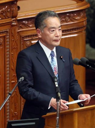 October 7, 2026, Tokyo, Japan - Japan s ruling Liberal Democratic Party lawmaker Shinji Inoue questions to Prime Minister Sanae Takaichi at Lower House s plenary session at the National Diet in Tokyo on Wednesday, October 7, 2026. (photo by Yoshio Tsunoda AFLO)  aflo_354017008