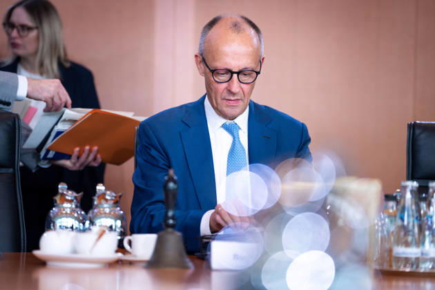 61. Sitzung des Bundeskabinett Aktuell, 07.10.2026, Berlin, Bundeskanzler Friedrich Merz (CDU) an seinem Platz im Kabinettsaal , im Vorfeld der Kabinettssitzung, Sitzung des Bundeskabinett im Bundeskanzleramt in Berlin Berlin Berlin Deutschland