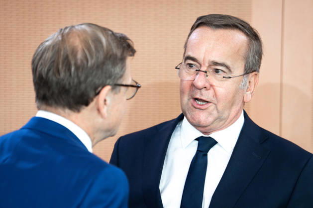 61. Sitzung des Bundeskabinett Aktuell,07.10.2026 Berlin, Boris Pistorius, Bundesminister der Verteidigung im Gespraech mit Dr. Johann David Wadephul, Bundesminister des Auswaertigen im Vorfeld der Kabinettssitzung, Sitzung des Bundeskabinett im Bundeskanzleramt in Berlin Berlin Berlin Deutschland