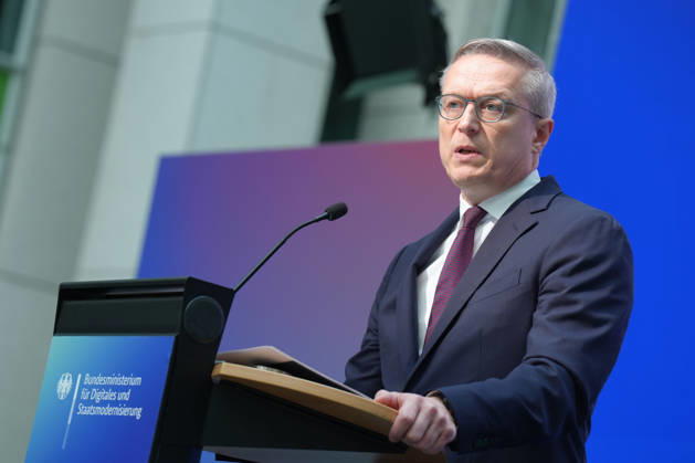 Statement des Bundesminister fuer Digtales zur Staatsmodernisierung Dr. Karsten Wildberger (Digitalminister) im Portrait beim Statement zum Kabinettbeschluss des Berichts zu 1 Jahr Staatsmodernisierung, Berlin, 07.10.2026 Berlin Berlin Deutschland