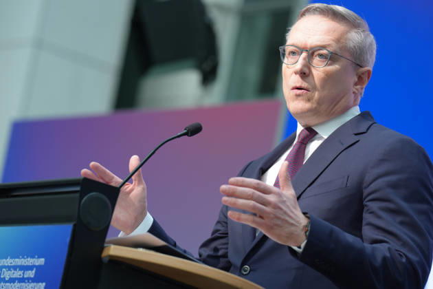 Statement des Bundesminister fuer Digtales zur Staatsmodernisierung Dr. Karsten Wildberger (Digitalminister) im Portrait beim Statement zum Kabinettbeschluss des Berichts zu 1 Jahr Staatsmodernisierung, Berlin, 07.10.2026 Berlin Berlin Deutschland