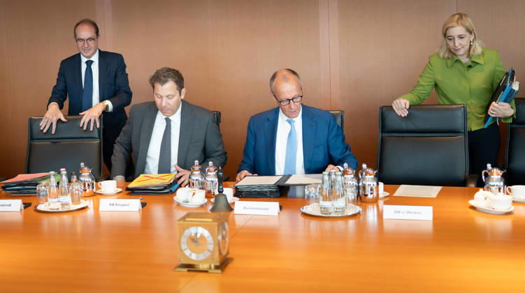Kabinettsitzung, Bundesregierung, Auftakt Auftakt, Kabinettsitzung, Bundesregierung, Bundeskanzler, Friedrich Merz, Kanzleramtsministerin, Nina Warken, Lars Klingbeil, Bundesfinanzminister, Vizekanzler, Alexander Dobrindt, Bundesinnenminister Berlin Berlin GER