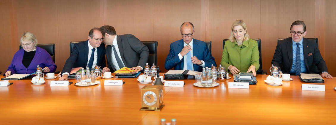Kabinettsitzung, Bundesregierung, Auftakt Auftakt, Kabinettsitzung, Bundesregierung, Bundeskanzler, Friedrich Merz, Kanzleramtsministerin, Nina Warken, Lars Klingbeil, Bundesfinanzminister, Vizekanzler, Alexander Dobrindt, Bundesinnenminister, Katja Mast, Philipp Amthor Berlin Berlin GER