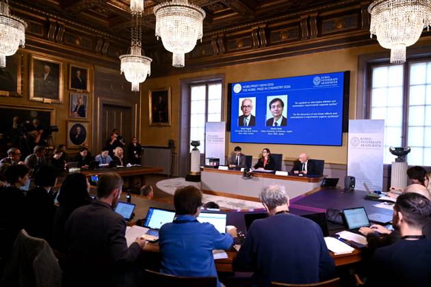 (261007) -- STOCKHOLM, Oct. 7, 2026 -- The 2026 Nobel Prize in Chemistry is announced in Stockholm, Sweden, Oct. 7, 2026. Henri Kagan and Kenso Soai have been awarded the 2026 Nobel Prize in Chemistry for their discovery of non-linear effects and autocatalysis in asymmetric organic synthesis, the Royal Swedish Academy of Sciences announced Wednesday. ) Photo Flash Henri Kagan, Kenso Soai win 2026 Nobel Prize in Chemistry LyuxYou 