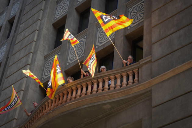 UGT and CCOO Call for a Strike in Social Services in Catalonia Several people holding CCOO flags at the union’s headquarters during a demonstration in support of social services on October 7, 2026, in Barcelona, Catalonia, Spain. UGT and CCOO have called a strike in Catalonia’s social services sector to demand improvements in working conditions and equal pay between the private and public sectors. OCTOBER 7, 2026, Barcelona, Catalonia, Barcelona, Catalonia, Spain Copyright: xDavidxZorrakinox 7826287