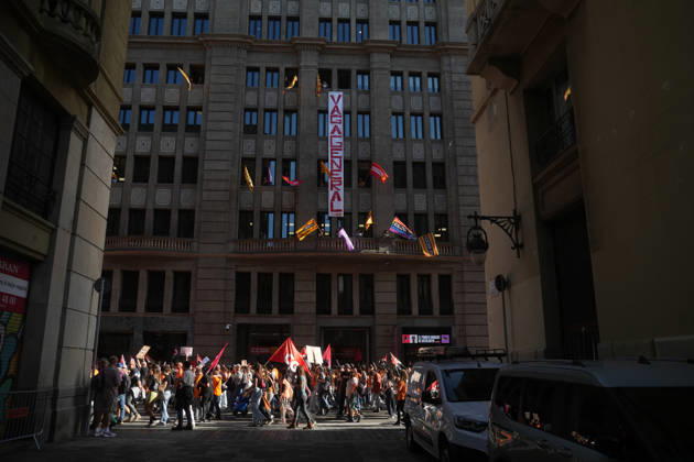 UGT and CCOO Call for a Strike in Social Services in Catalonia Several people carrying CCOO flags unfurl a banner reading General Strike at the union’s headquarters during a demonstration in support of social services on October 7, 2026, in Barcelona, Catalonia, Spain. UGT and CCOO have called for a strike in Catalonia’s social services sector to demand improvements in working conditions and equal pay between the private and public sectors. OCTOBER 7, 2026 Barcelona, Catalonia Barcelona, Catalonia, Spain  Copyright: xDavidxZorrakinox 7826289