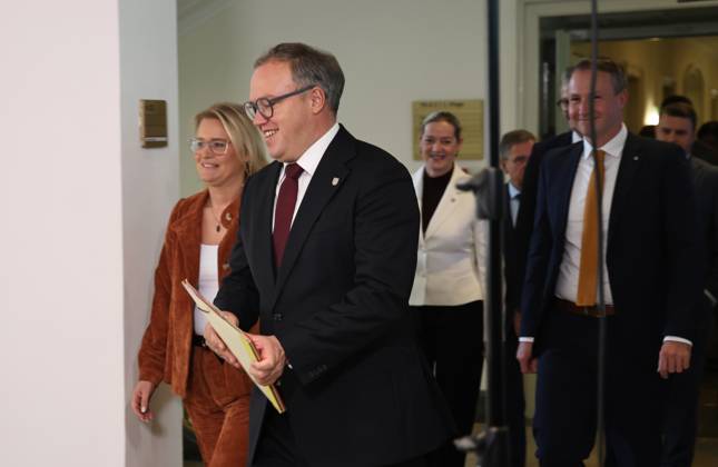 Thueringer Landtag - Statement Ministerpraesident Mario Voigt (CDU) 07.10.2026, Erfurt, Thueringer Landtag, Statement von Ministerpraesident Mario Voigt (CDU), er hat die Klage zurueckgezogen, er akzeptiert die Aberkennung seines Doktortitels