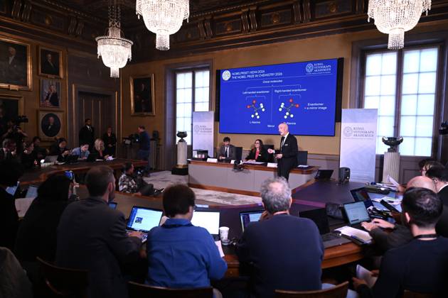 (261007) -- STOCKHOLM, Oct. 7, 2026 -- The 2026 Nobel Prize in Chemistry is announced in Stockholm, Sweden, Oct. 7, 2026. Henri Kagan and Kenso Soai have been awarded the 2026 Nobel Prize in Chemistry for their discovery of non-linear effects and autocatalysis in asymmetric organic synthesis, the Royal Swedish Academy of Sciences announced on Wednesday. ) SWEDEN-STOCKHOLM-NOBEL PRIZE IN CHEMISTRY-WINNERS LyuxYou 