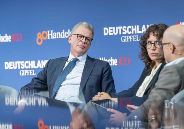 Marc Billeb + Christian Sewing EUR, Deutschland, Berlin, 07.10.2026: (l-r) Marc Billeb - Sprecher der Geschäftsführung, PwC Deutschland und Christian Sewing CEO Deutsche Bank, besuchen die in Berlin stattfindene Jubiläumsveranstaltung von 80 Jahre Handelsblatt und 100 Jahre WirtschaftsWoche.